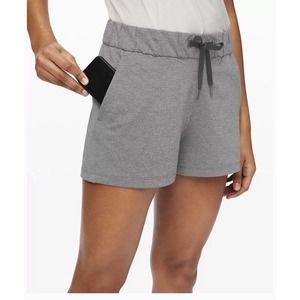 Lululemon On the Fly MR Short 2.5” GREY COLOR Size 2‎
